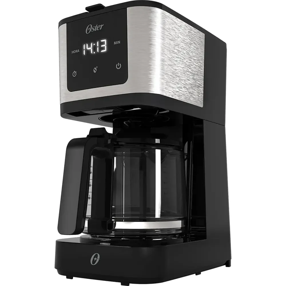 Cafeteira Oster OCAF550 em bancada de cozinha