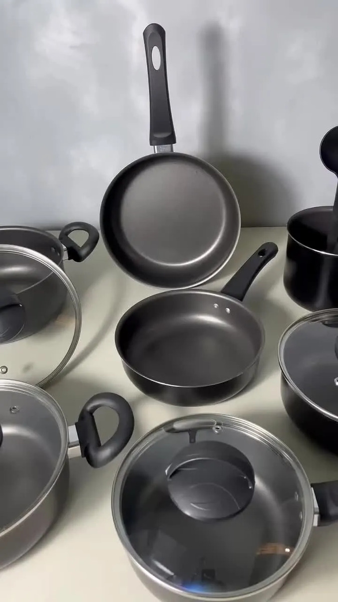 Composição do conjunto de panelas Essenza Di Chef