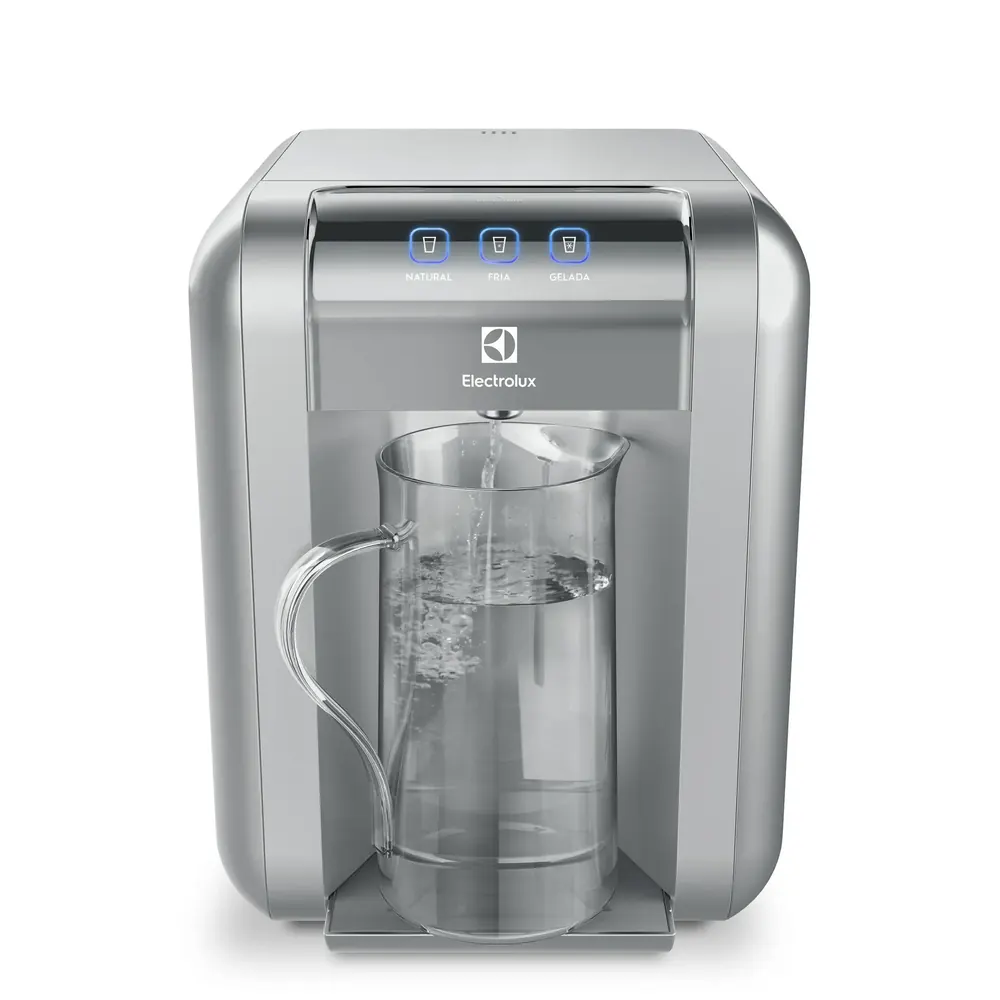 Purificador Electrolux PE11X enchendo uma jarra